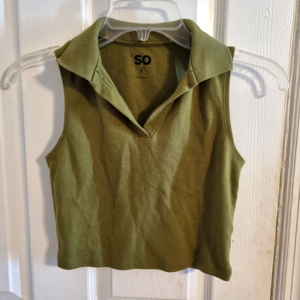 Small green collared crop top only worn once